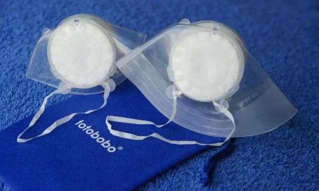 World's first UNIVERSAL Earloop respirator by Totobobo
