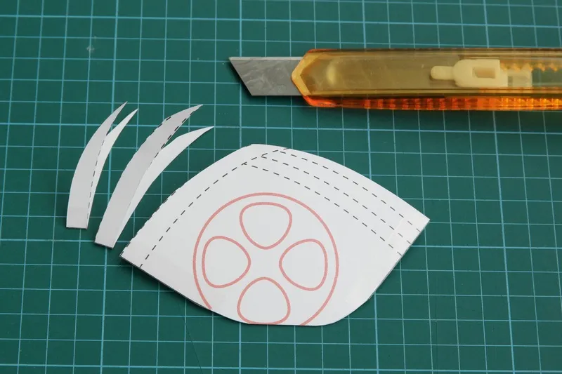 Here showing the situation after the second line is cut away. Suppose this is the size fitting your children.