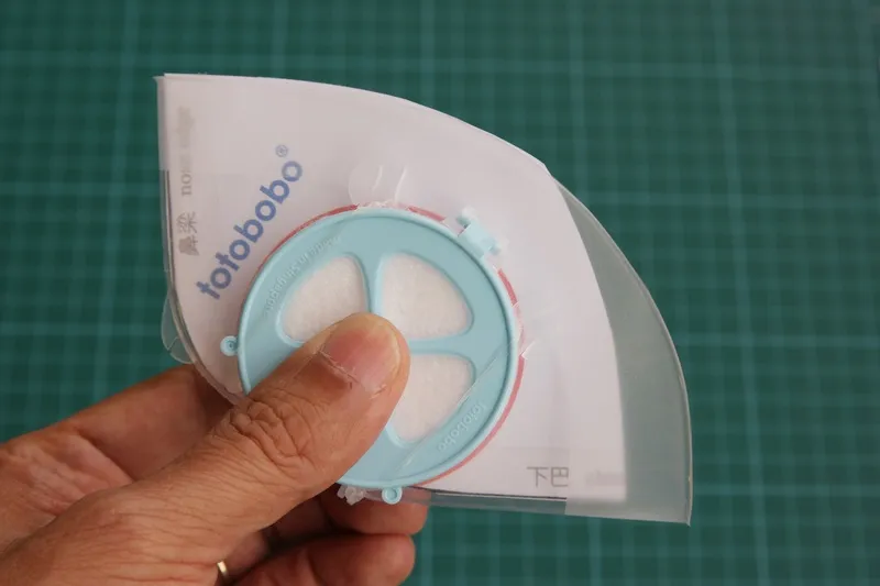 Now insert the paper simulator into the middle of the mask. Try to align the red circle with the filter cover.