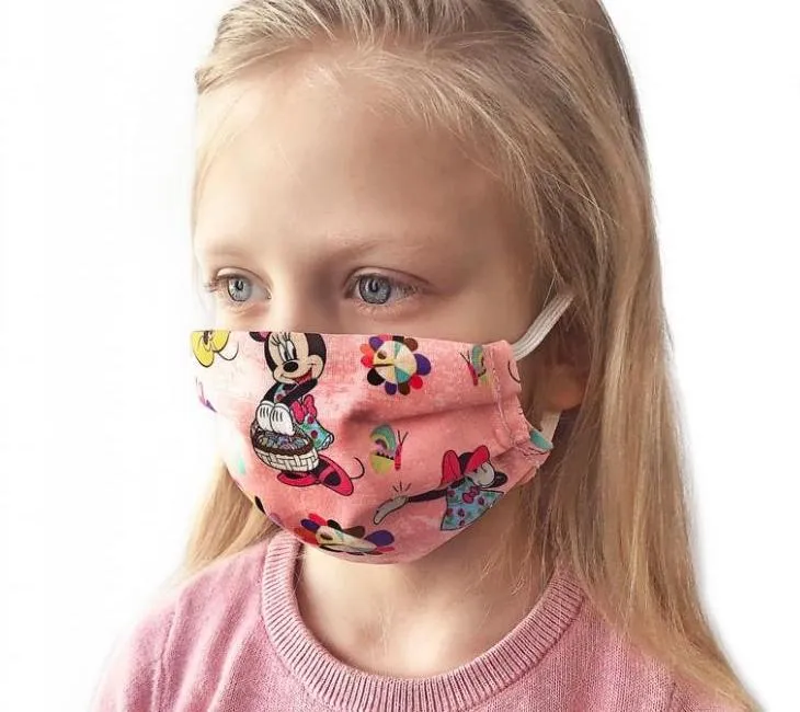 girl wearing cloth mask