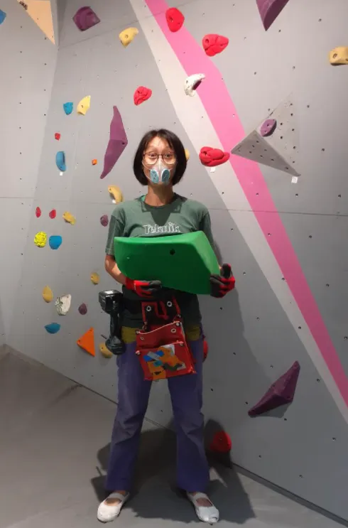 Suzanna Tan, Climbing Coach, Singapore. Use Totobobo mask for climbing